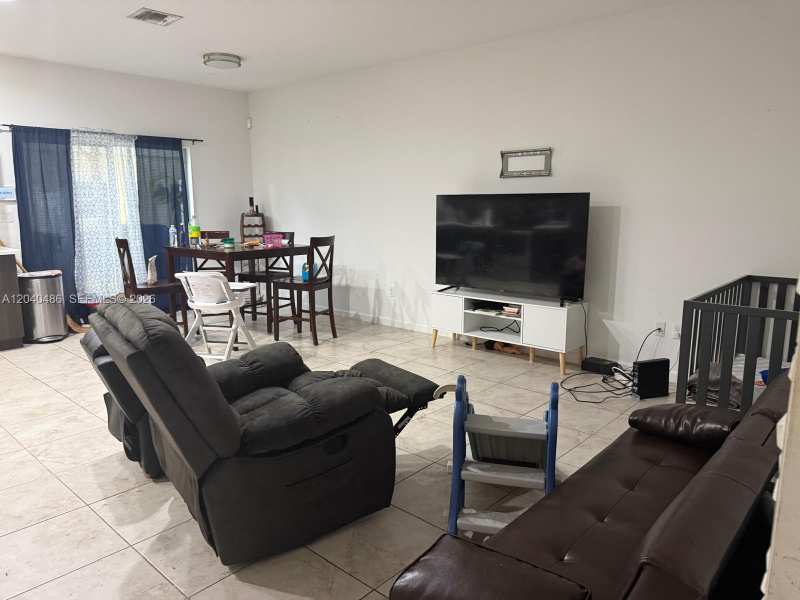 4037 NW 10th Pl, Lauderhill FL 33313