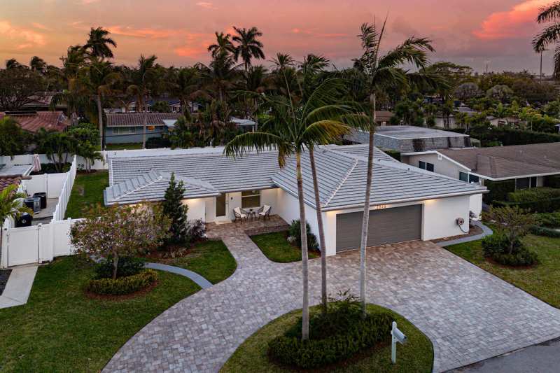 2846 NE 35th Court, Lighthouse Point FL 33064