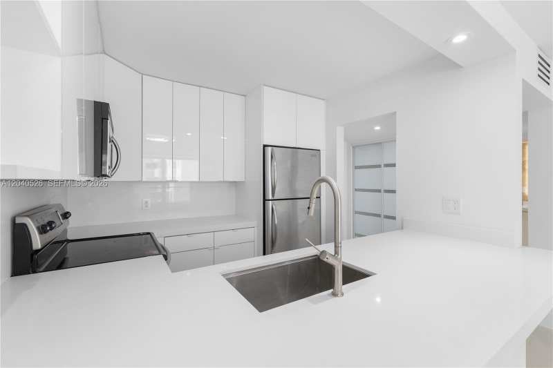 345 Ocean Dr # 924, Miami Beach FL 33139
