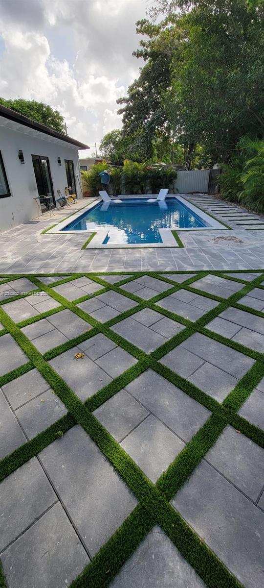 5901 SW 64th St, South Miami FL 33143