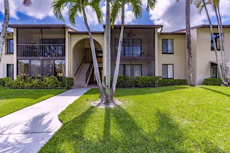 610 Sea Pine Way # B2, FL 33415