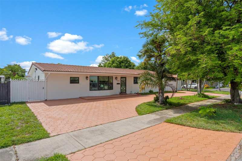 7701 W 16th Ct, Hialeah FL 33014