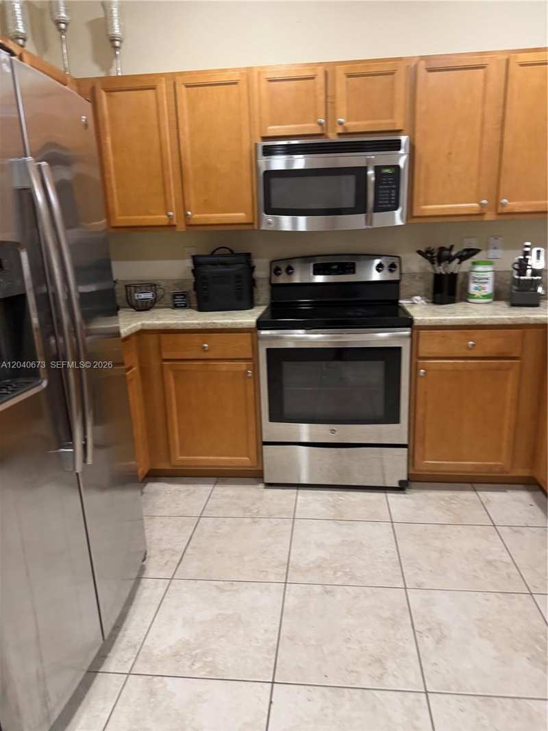 8929 W 35th Way, Hialeah FL 33018