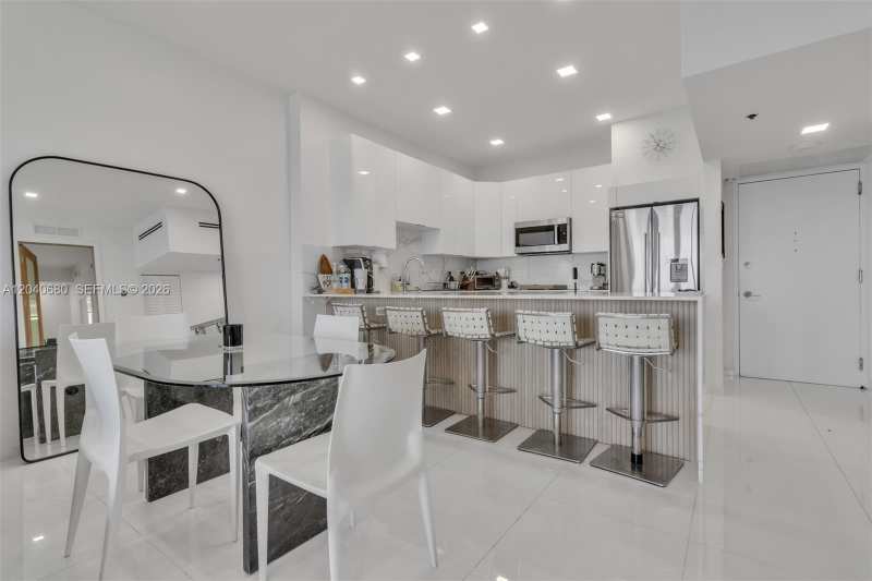 5701 Collins Ave, Miami Beach FL 33140