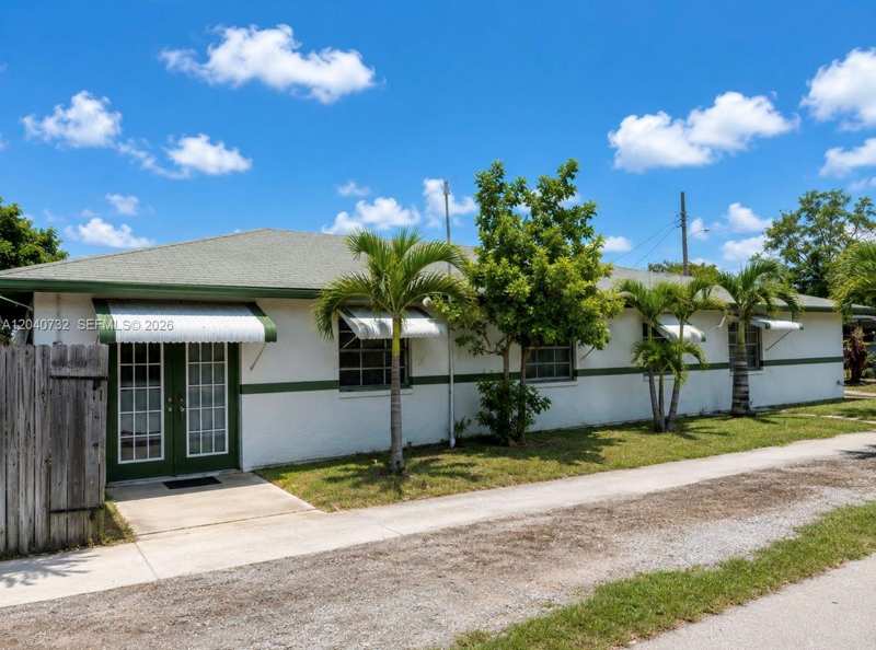 141 SW 2nd St, Deerfield Beach FL 33441