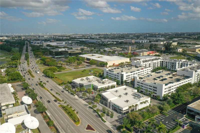 9420 NW 41st St # 2, Doral FL 33178