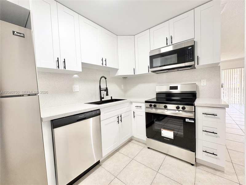 104 Gardens Dr # 103, Pompano Beach FL 33069