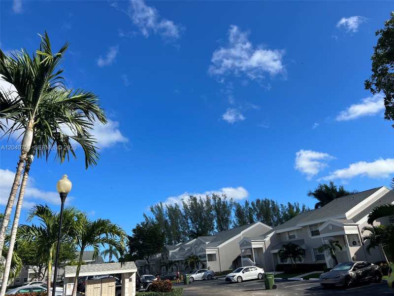 2604 SE 21 st # 202, Homestead FL 33035