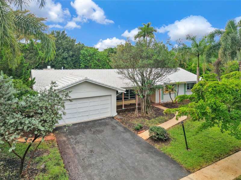 600 Petunia Dr, Plantation FL 33317