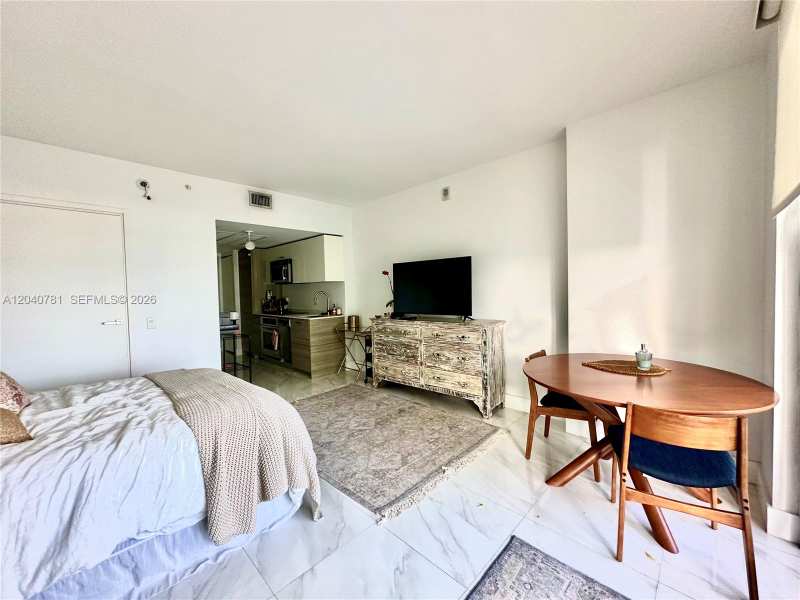 1300 Brickell Bay Dr # 2106, Miami FL 33131