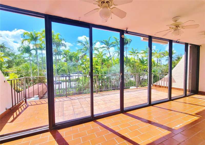77 Crandon Blvd # 2B, Key Biscayne FL 33149