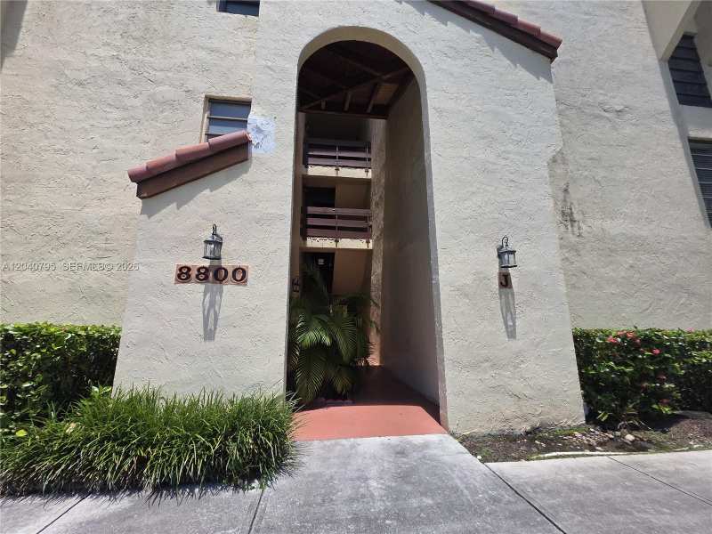 8800 SW 123rd Ct # J105, Miami FL 33186