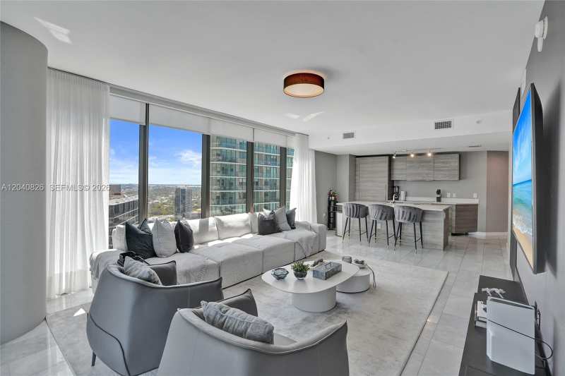 650 NE 32nd St # 3901, Miami FL 33137