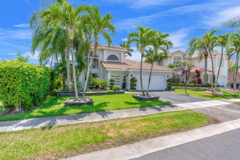 52 Gables Boulevard, Weston FL 33326