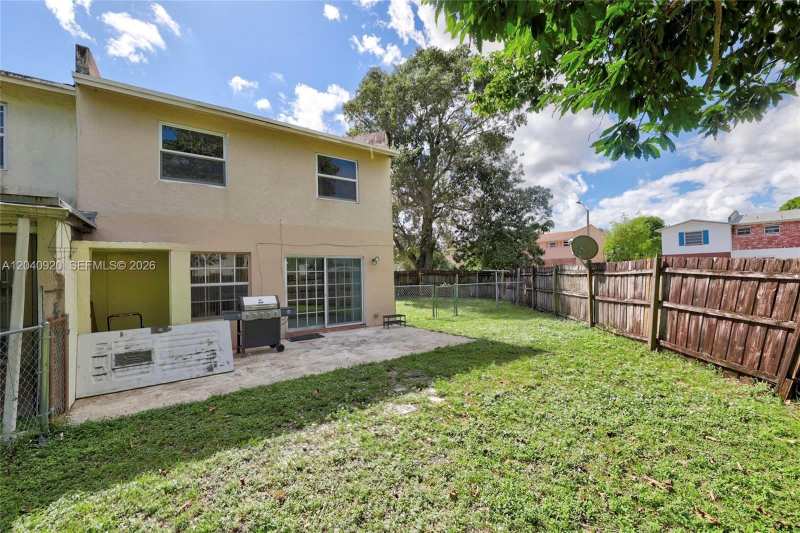 350 Sunshine Dr, Coconut Creek FL 33066