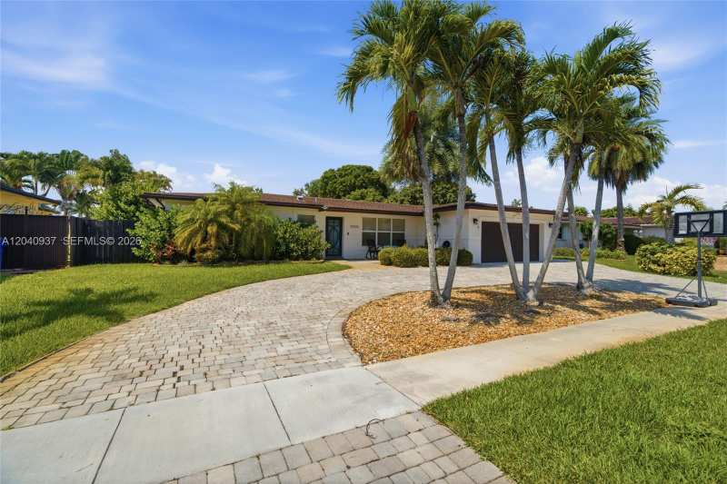 11700 NW 14th St, Pembroke Pines FL 33026