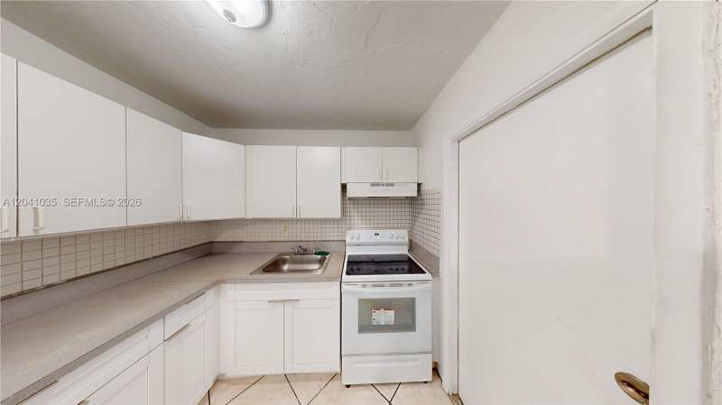 6811 SW 16th St, Miami FL 33155