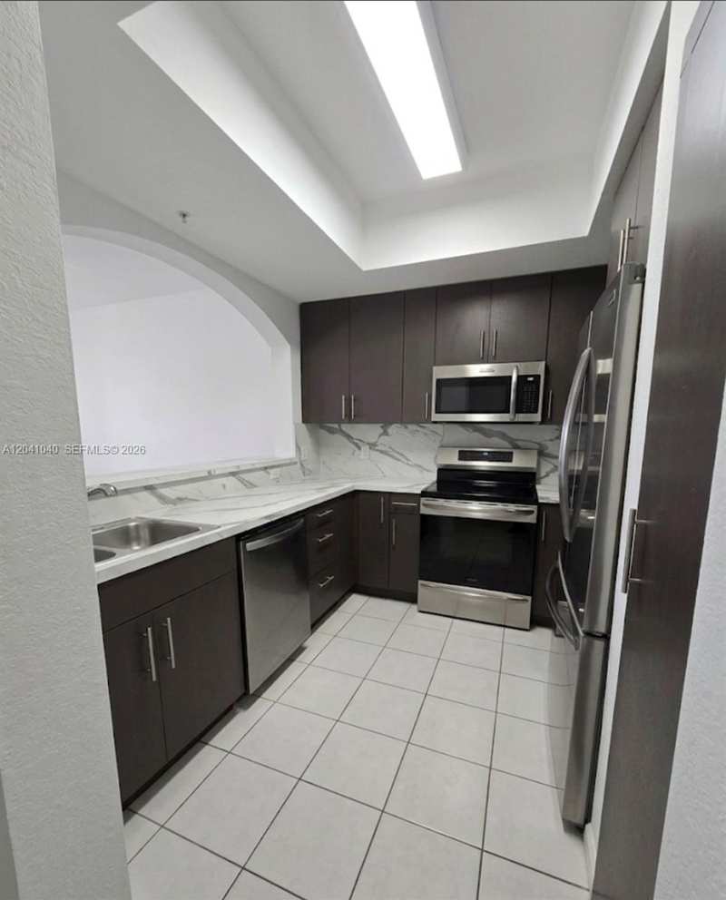 8936 W Flagler St # 204, Miami FL 33174