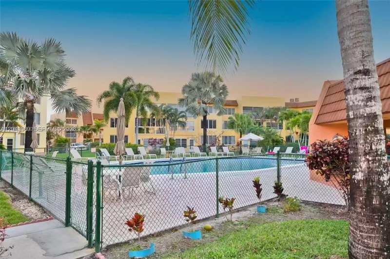 6870 Royal Palm Blvd # 111M, Margate FL 33063