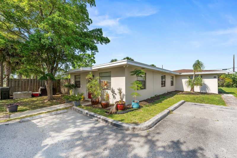 1717 NE 3rd Avenue, Delray Beach FL 33444