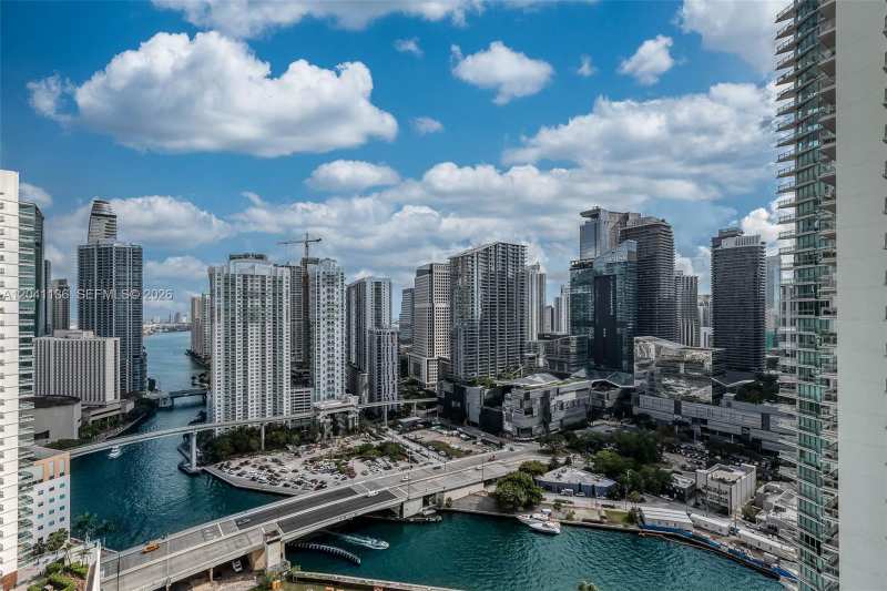 90 SW 3rd St # 3211, Miami FL 33130