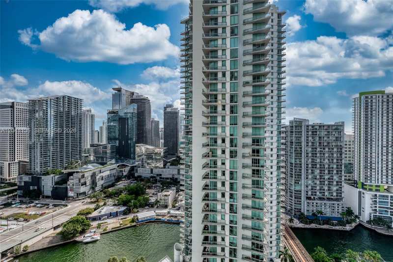 90 SW 3rd St # 3211, Miami FL 33130