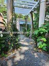 3940 Main, Miami FL 33133