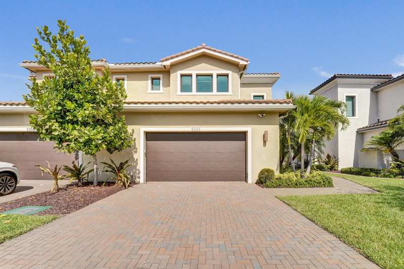 5939 Brookfield Circle W, Hollywood FL 33312