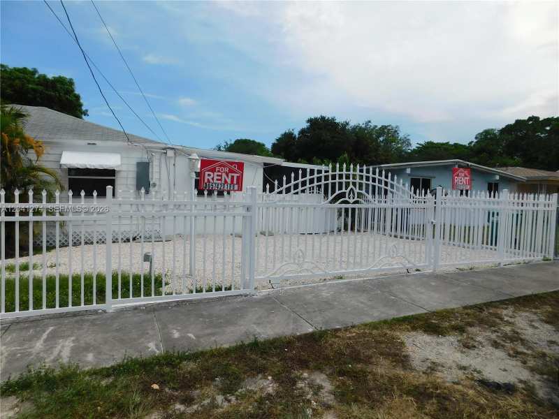 2230 NW 58th St # B, Miami FL 33142