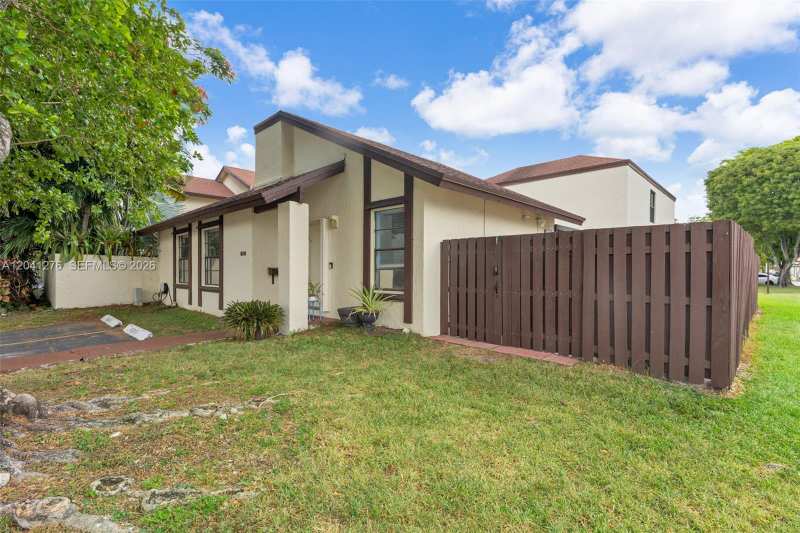 525 NW 100th Ct # 525, Miami FL 33172
