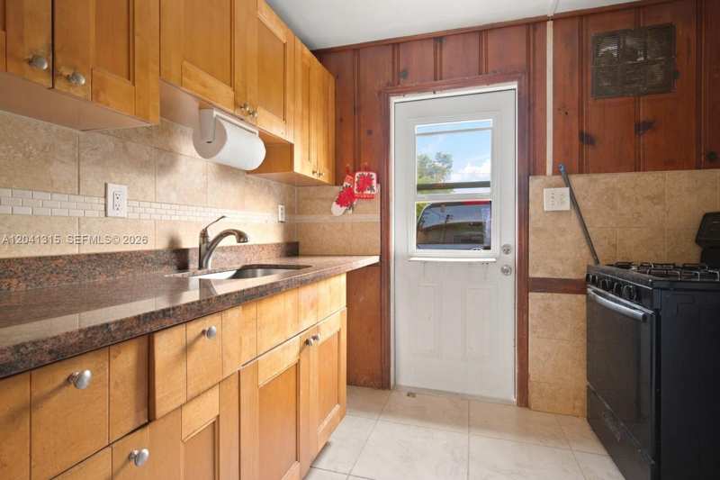 2118 Coolidge St, Hollywood FL 33020