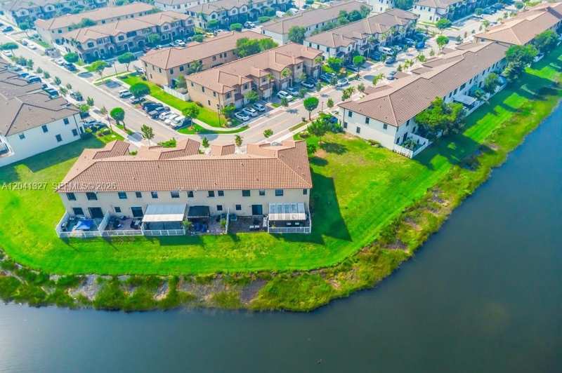 3401 W 94th Ter, Hialeah FL 33018-2079