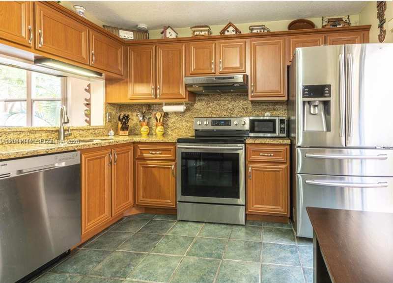 11938 NW 12th St, Pembroke Pines FL 33026