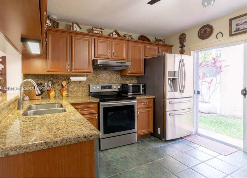 11938 NW 12th St, Pembroke Pines FL 33026