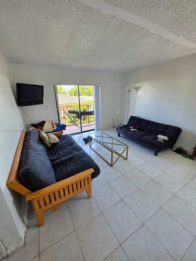 990 Biarritz Dr # 303, Miami Beach FL 33141