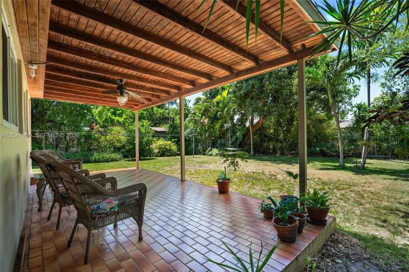 2750 NW 4th St, Miami FL 33125