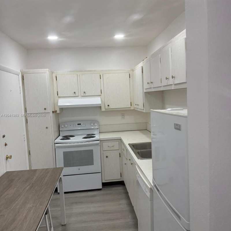 9159 SW 77th Ave # 211, Miami FL 33156