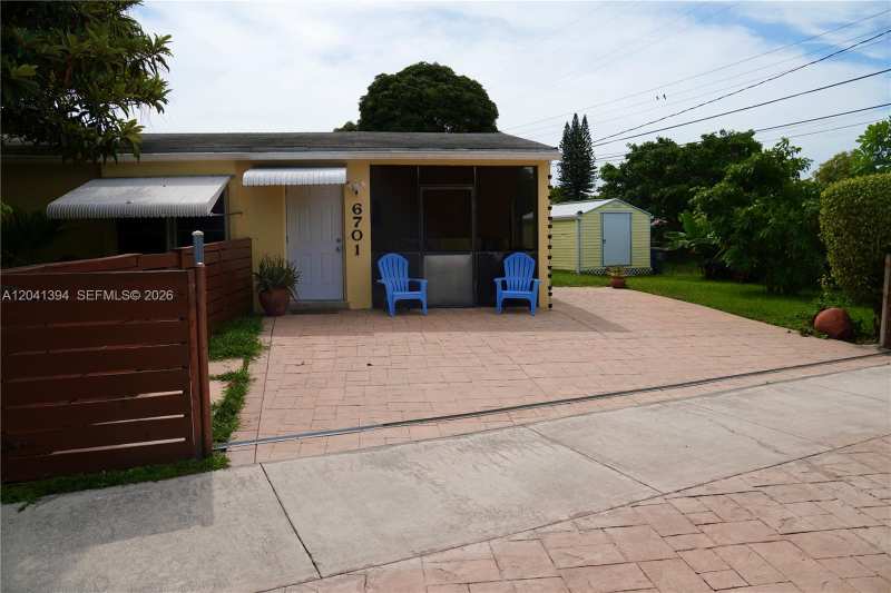 6701 Harding St, Hollywood FL 33024
