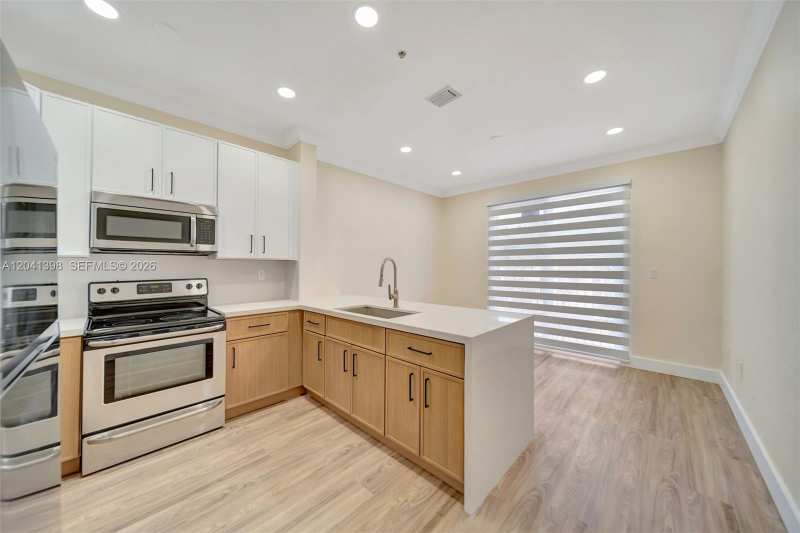 17620 NW 73rd Ave # 17, Hialeah FL 33015