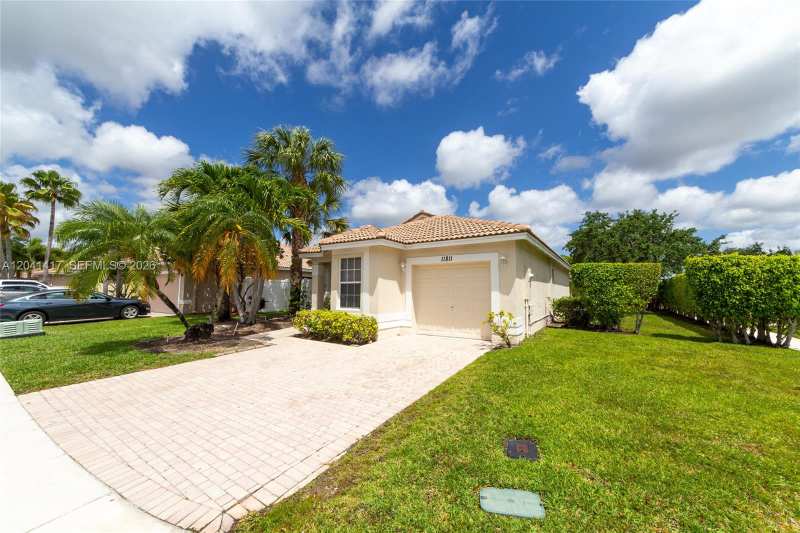 11811 SW 8th St, Pembroke Pines FL 33025