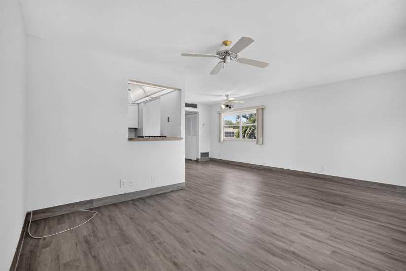 654 Saxony N, Delray Beach FL 33446