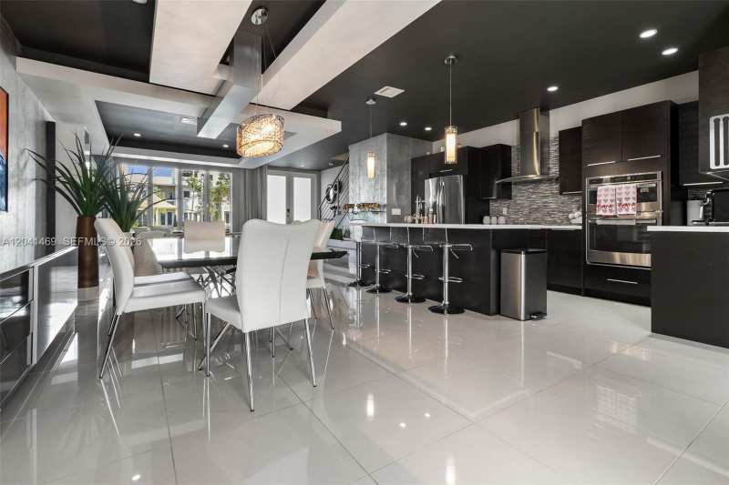 6306 NW 104th Path, Doral FL 33178