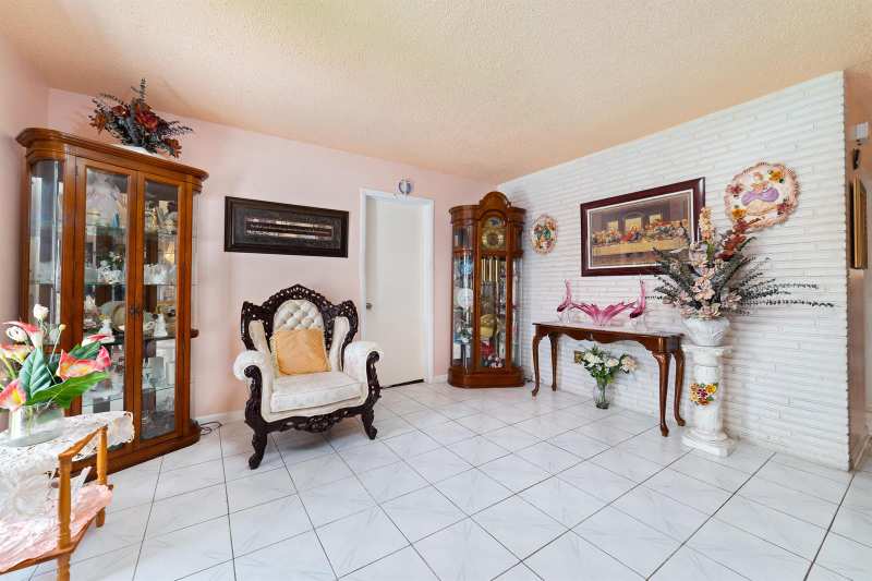 4460 NW 3rd Place, Plantation FL 33317