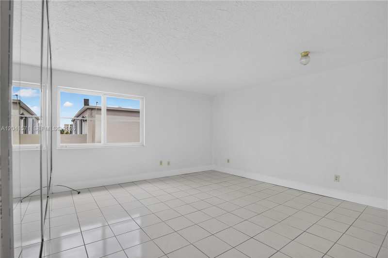 5505 NW 7th St # W404, Miami FL 33126