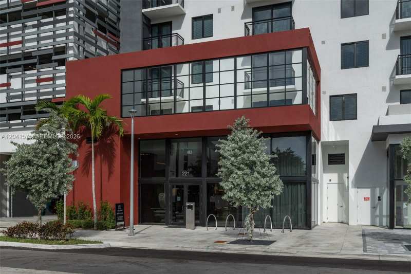 221 SW 12th St # 511, Miami FL 33130