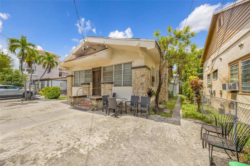 1468 SW 2nd St, Miami FL 33135