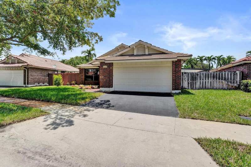 3375 W Point Drive, Cooper City FL 33026