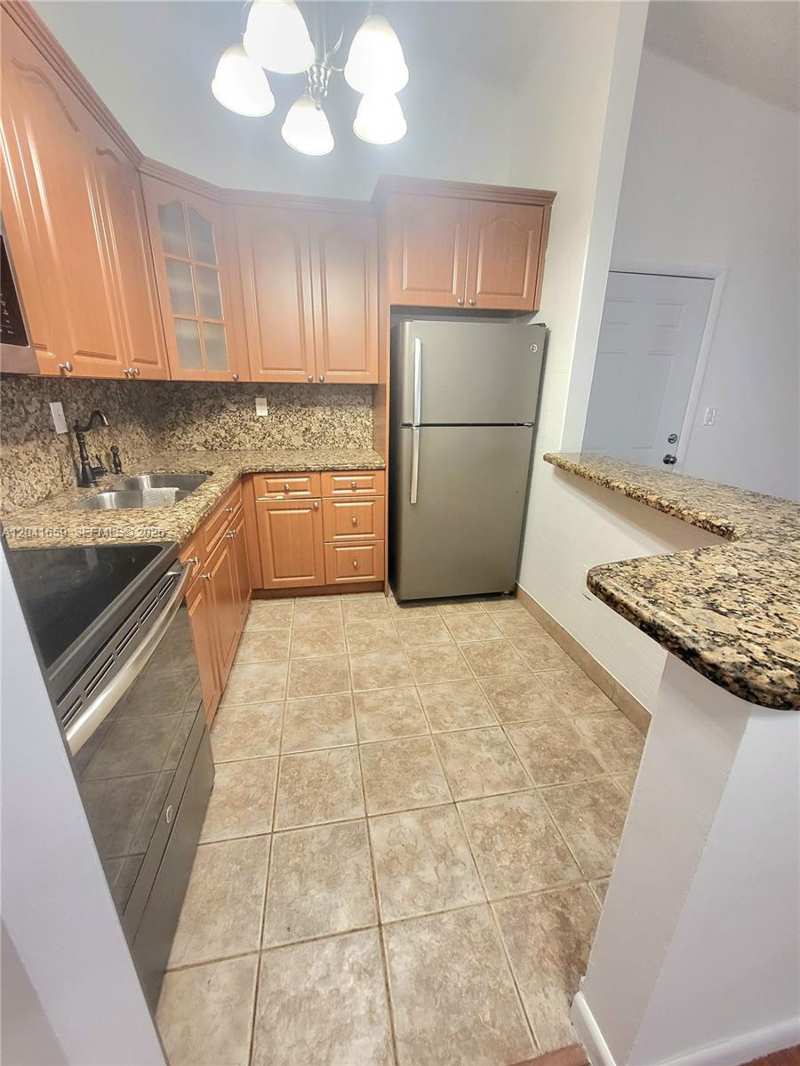 18845 NW 62nd Ave # 207, Hialeah FL 33015