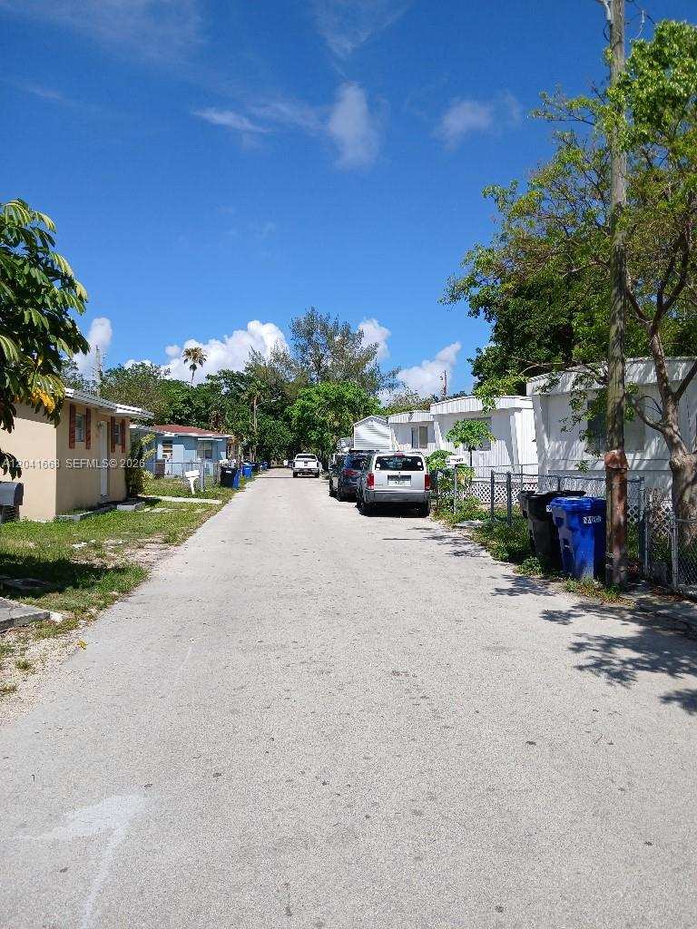 2405-2411 NE 136th Ln, North Miami Beach FL 33181