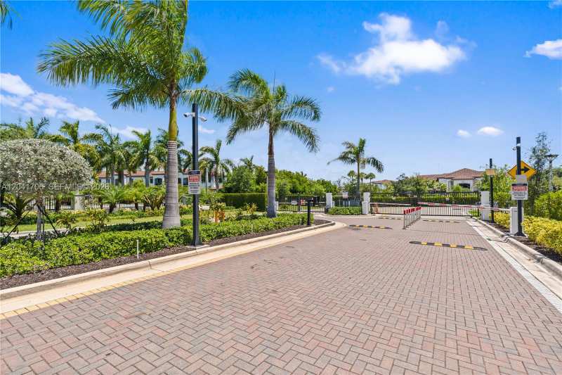 21018 NE 8th Ave # 21018, Miami FL 33179